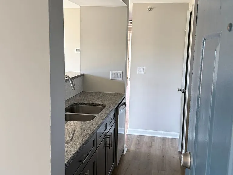 1604 Arlyn Cir #J — Photo 10