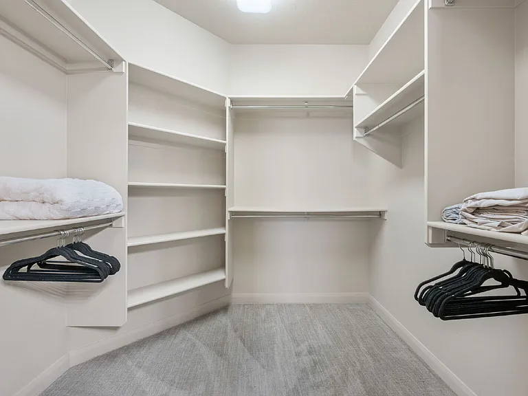 481 W Omni Ln — Photo 16