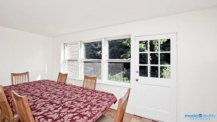 Sold by Moda Realty | media 25