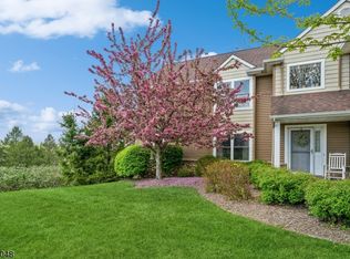 2 Bramble Ct #2, Hamburg, NJ 07419