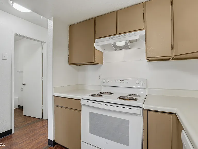 415 N Bragaw — Photo 20