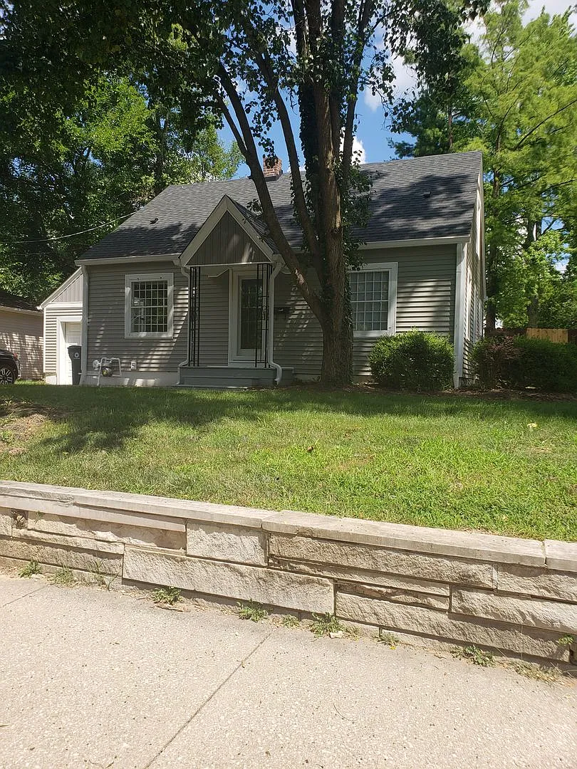 Spacious 3 bedroom, 1 bath Home - Available August 2027! — Photo 3