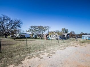 765 E Barry St, Azle, TX 76020