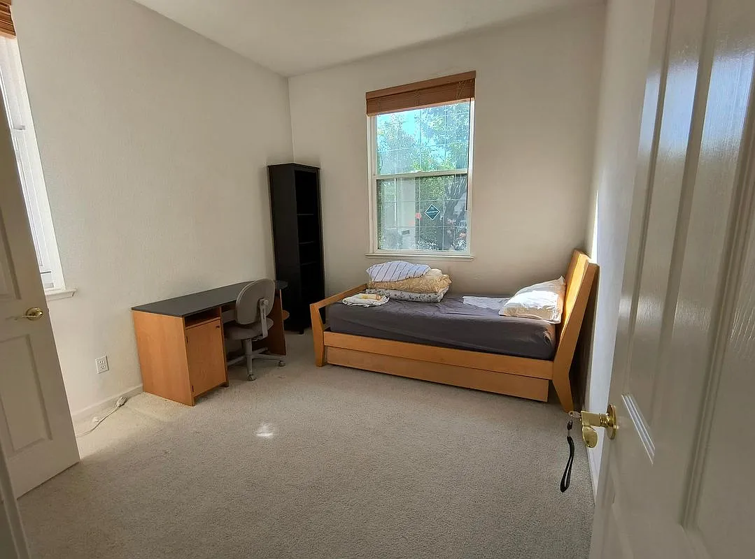 2 bed, 1.0 bath, 720 sqft, $1,898 — Photo 3