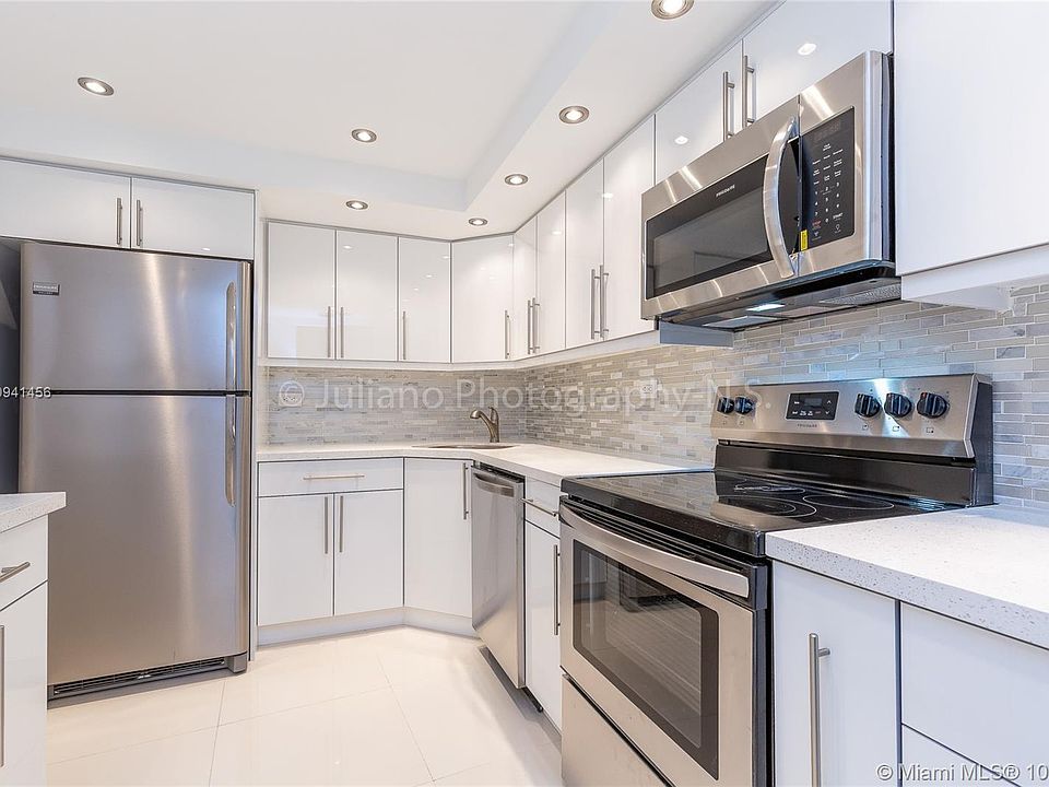 1st image of 6039 Collins Ave #93
