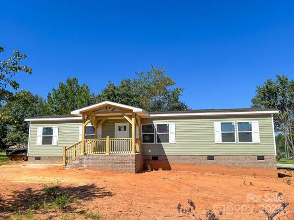 2127 Quarter Crest Dr, Newton, NC 28658