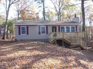 118 Red Pine Rd, Dingmans Ferry, PA 18328