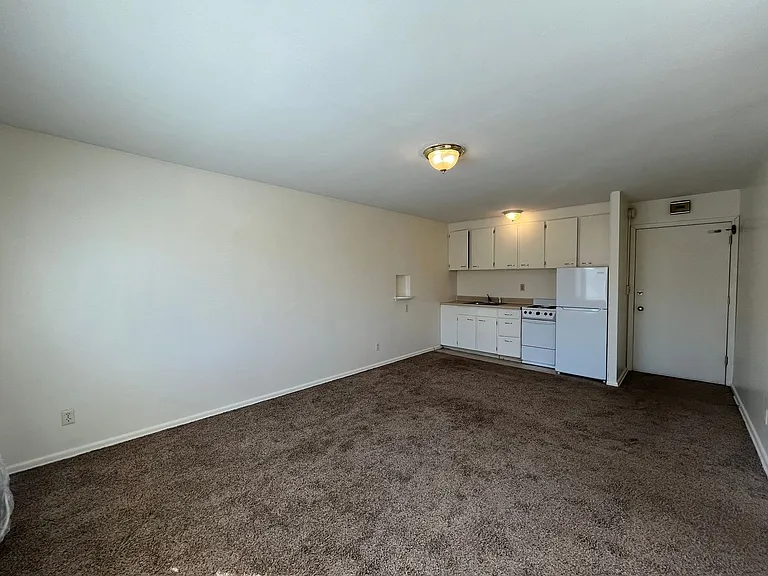 1936 Ford Parkway — Photo 10