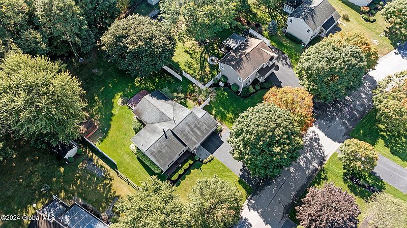 2nd image of 1022 Laural Lane