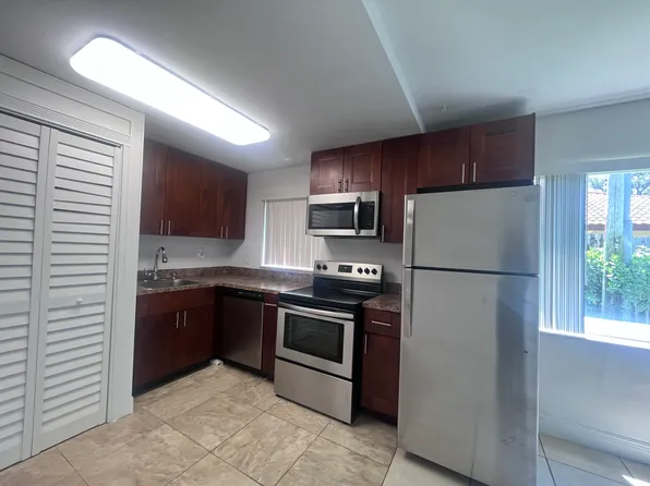 520 NE 44th St APT 4, Boca Raton, FL 33431