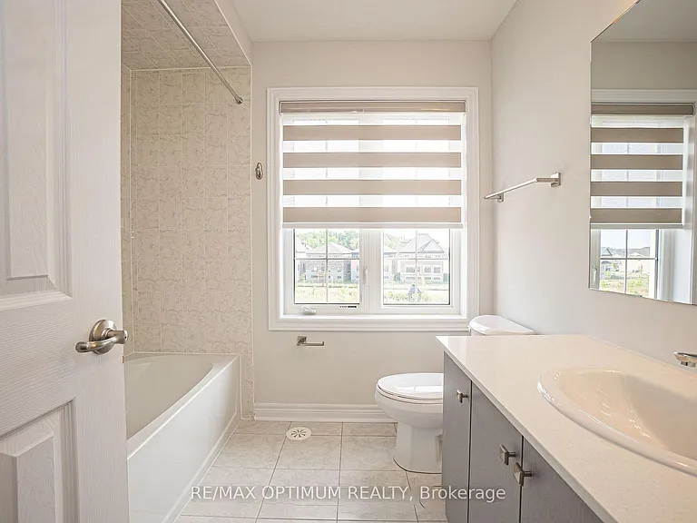 70 Keyworth Cres — Photo 19