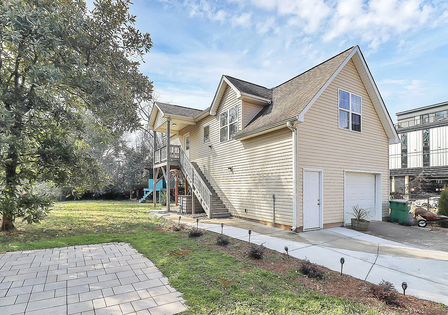 Private NoDa apartment with unbeatable location — Photo 1