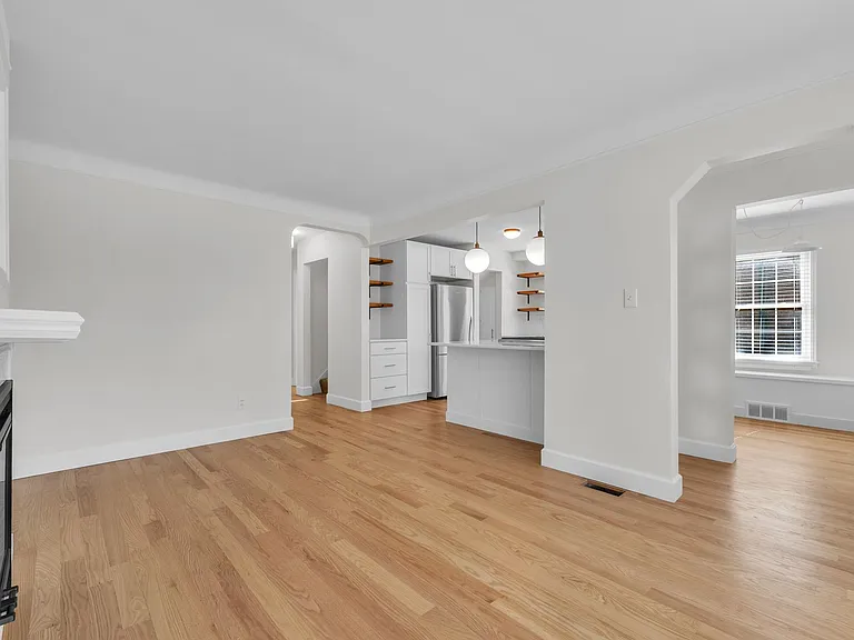 2711 Dorchester Rd — Photo 4