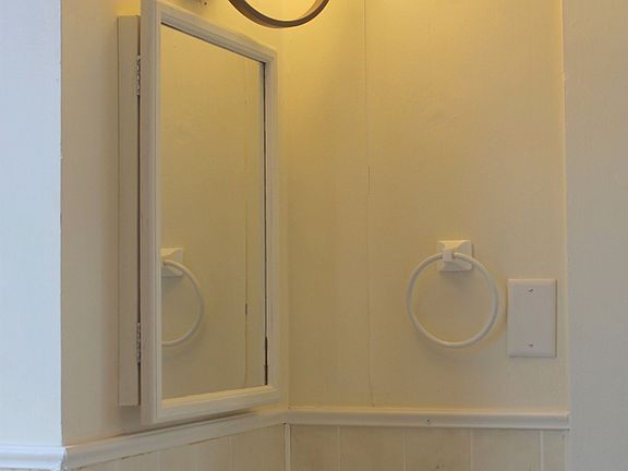 5th image of 44 Chestnut St APT 1