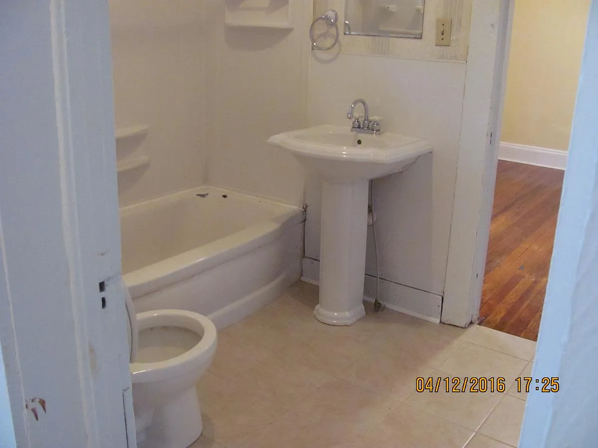 2 bed, 1050 sqft, $1,475 — Photo 3
