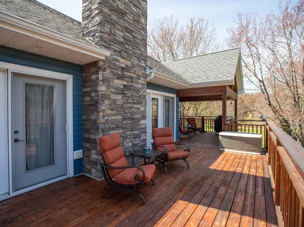 626 Montague Rd, Halifax, NS B2R 1T6