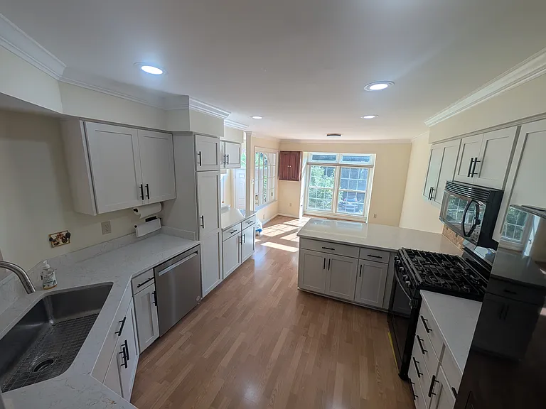 11908 Matthews Ct — Photo 7