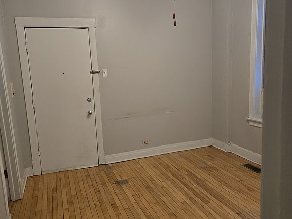 2nd image of 1927 W Schiller St #1RA