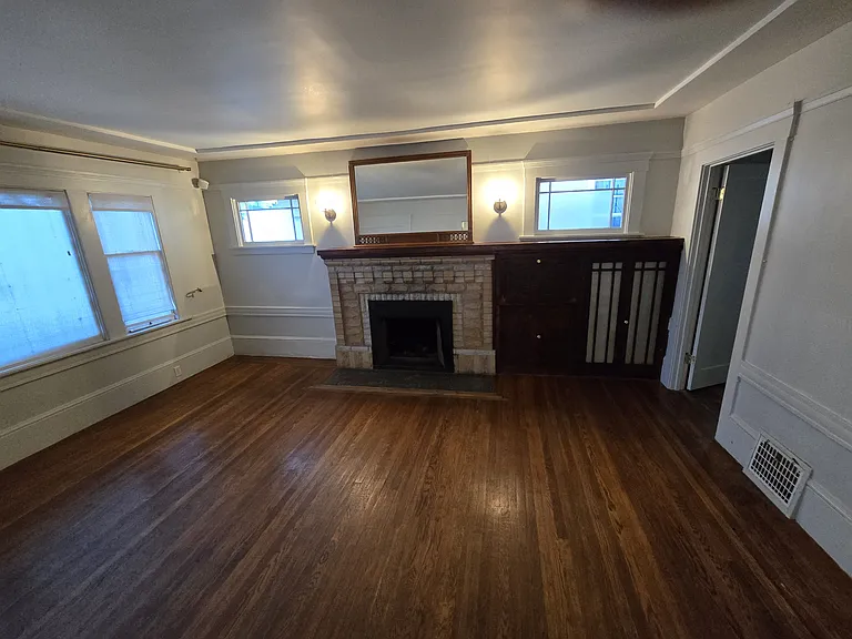 1179 Macarthur Blvd — Photo 1