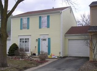 29W470 Blackthorn Ln, Warrenville, IL 60555
