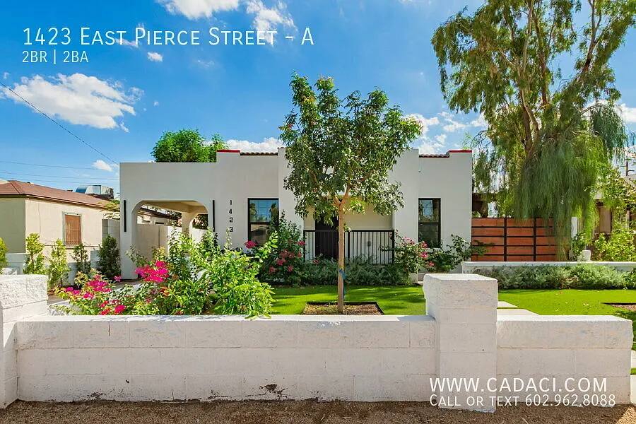 Gorgeous 2-Bed, 2-Bath home in the Garfield District in Central Phoenix — Photo 2