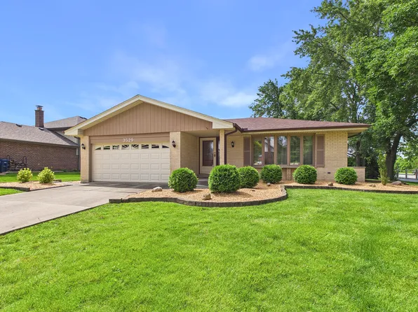3529 Burgess Pl, Darien, IL 60561