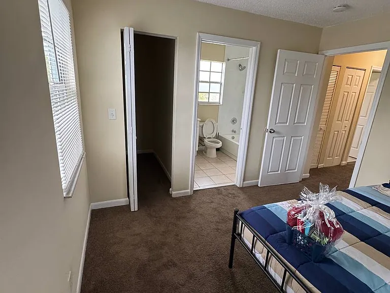 412 SW 10th Ct #412 — Photo 3
