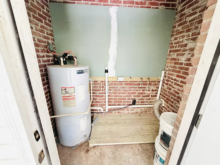 836 Delverton Rd — Photo 11