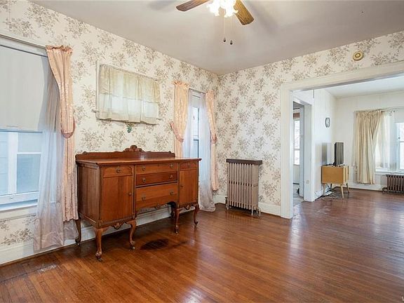 5th image of 197 Parkdale Ave