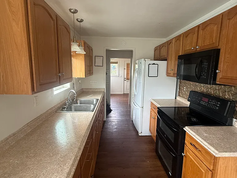 1075 Pacific Ave — Photo 6