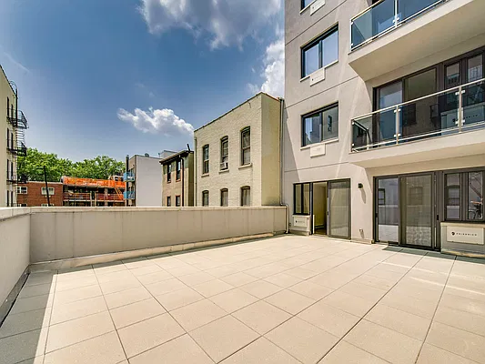 Rented by Bouklis Group | media 4