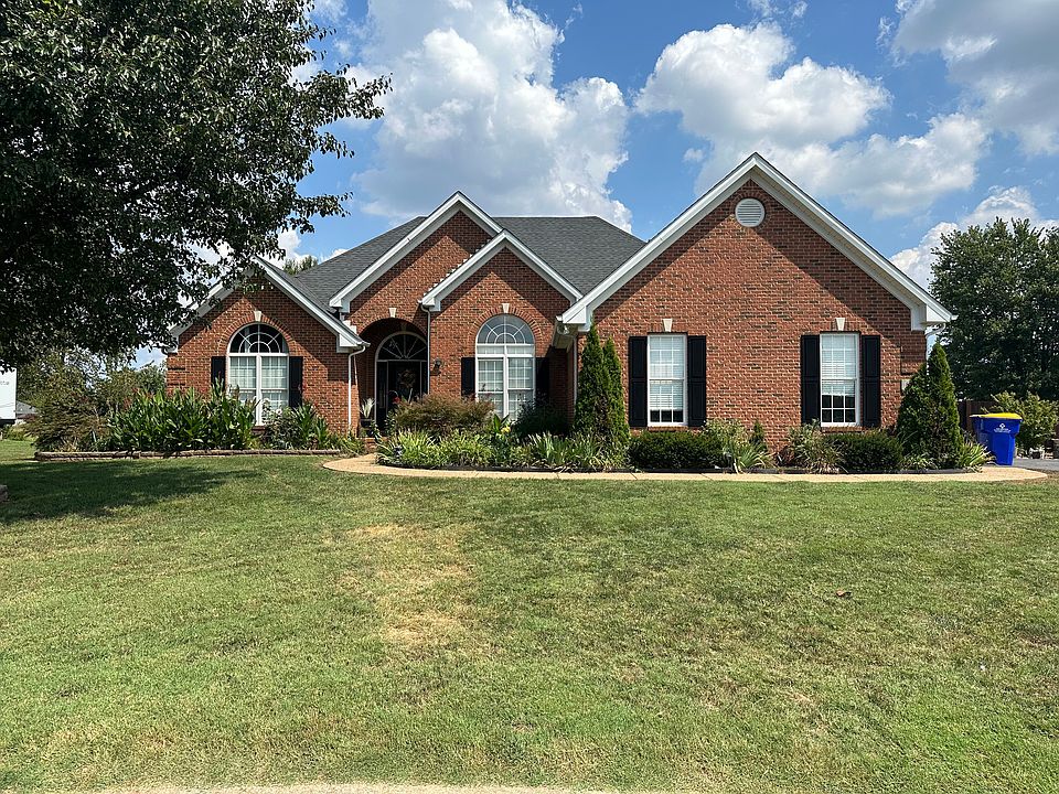 1st image of 814 Memorial Cir