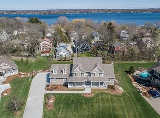 2130 Old Lantern Cir, Delafield, WI 53018