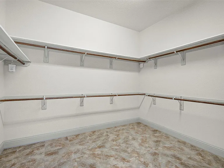 1644 Longwood Glen Ln — Photo 39