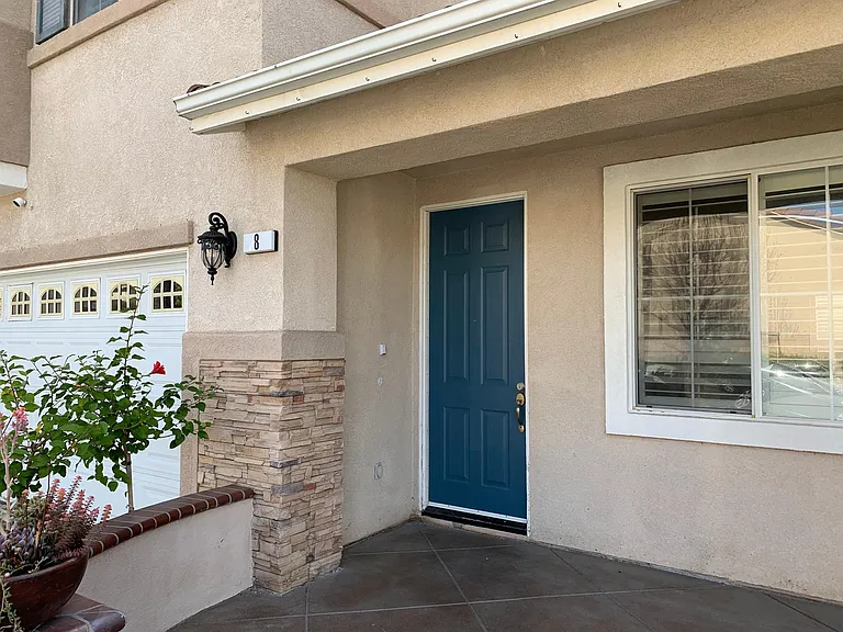 8 Tyler Pl — Photo 2