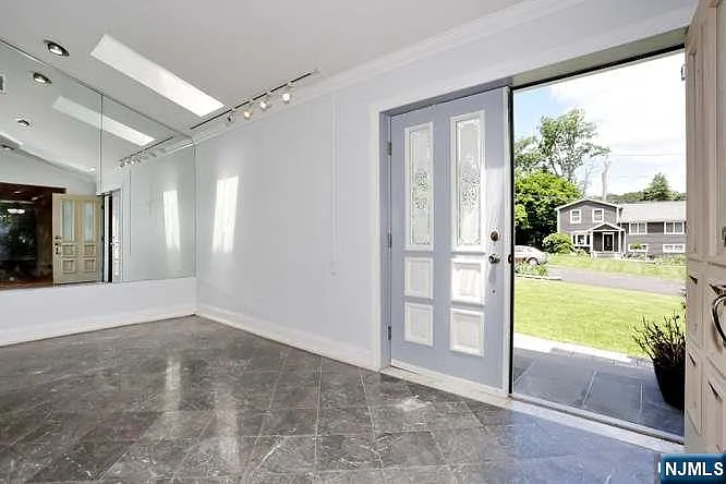 5 bed, 4.5 bath, $5,000 — Photo 4