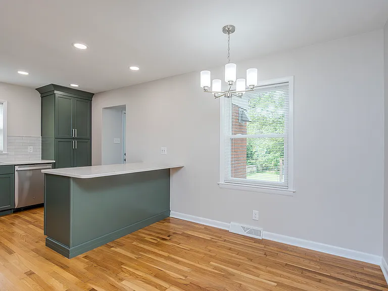1022 Della Dr — Photo 14