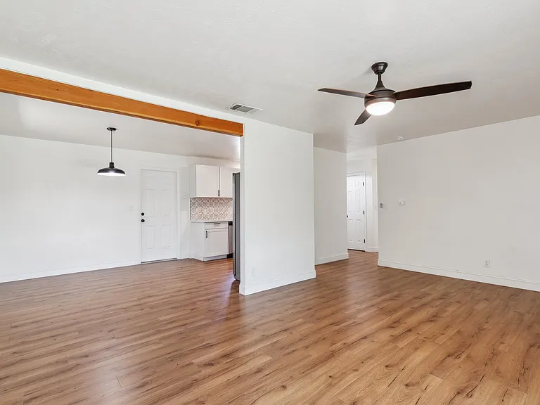 4014 E Buckingham Way — Photo 5