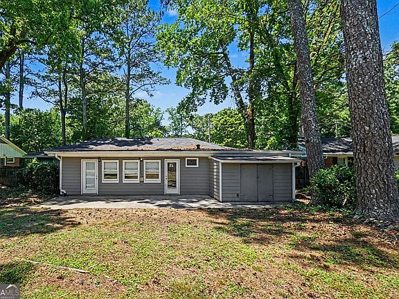 2nd image of 533 Robin Ln SE