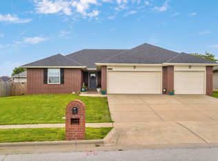 5423 Basswood Court W, Springfield, MO 65802