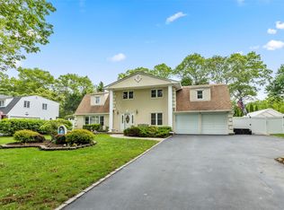 8 Wichard Blvd, Commack, NY 11725