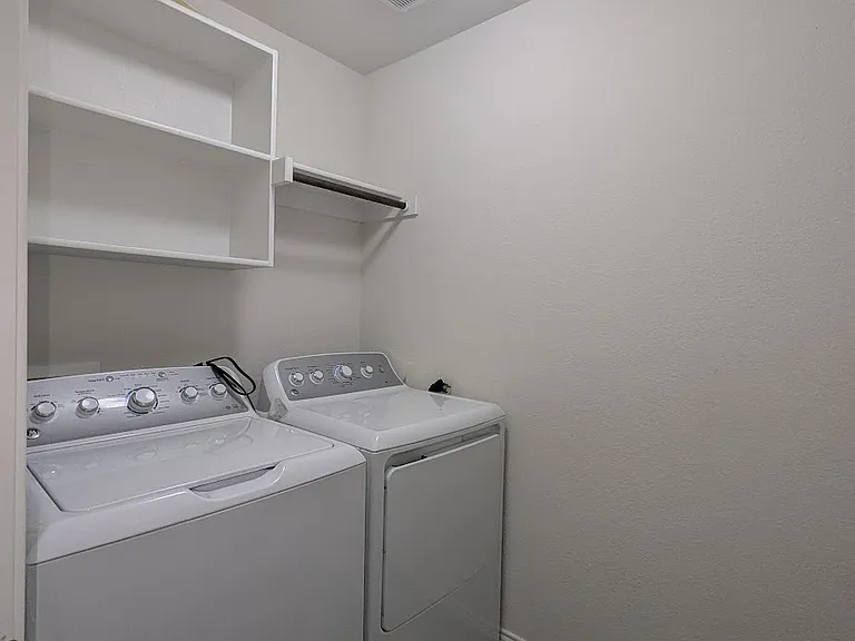 1740 Alamandine Ave — Photo 21