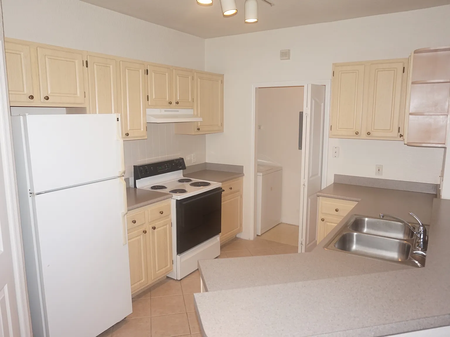 2 bed, 1111 sqft, $1,595 — Photo 4
