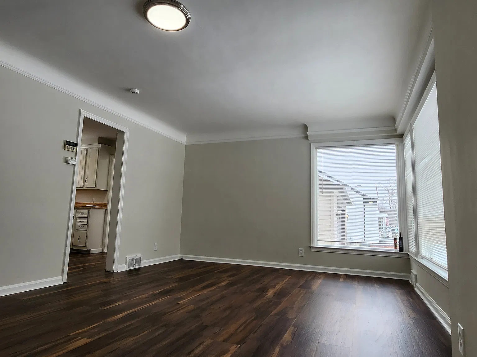 3 bed, 1.5 bath, 879 sqft, $1,500 — Photo 2