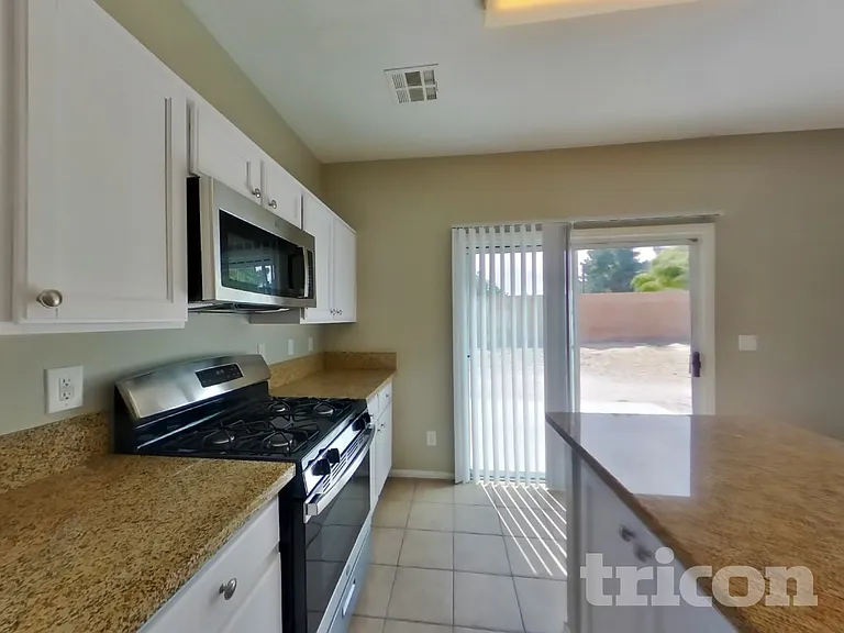 717 Horse Stable Ave — Photo 5