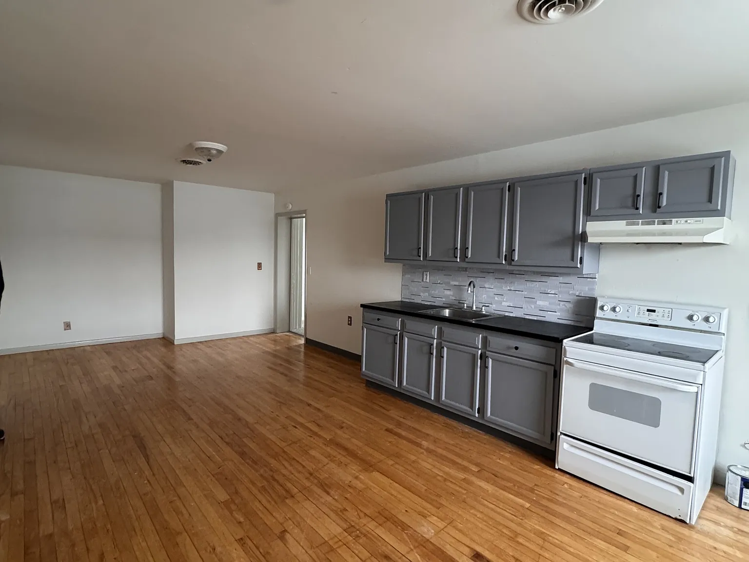 643 South Wood Street - 3 — Photo 2