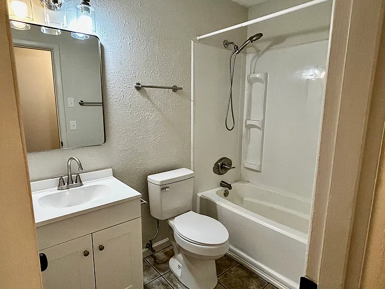 106 Deerfield Dr — Photo 12