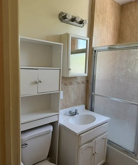 1398 E 98th St #2 — Photo 3