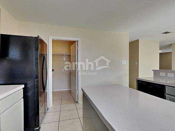 3rd image of 20927 Banyan Crest Ln
