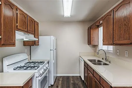 2 bed, 1.5 bath, 950 sqft, $2,800 — Photo 3